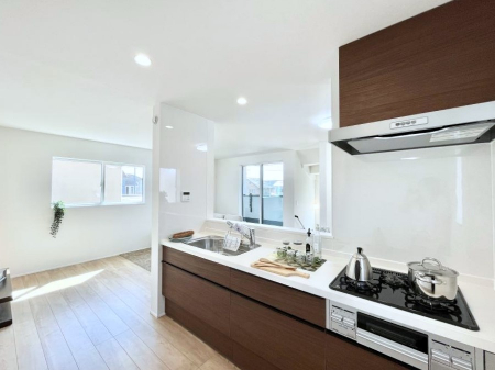 �L�b�`���@�������P�������`Kitchen�`�@�u���������͉�����낤�v����ȃL�b�`���Ȃ�v�������藿�����ł����Ⴂ�܂��B�L�b�`������̓��r���O����]�ł��܂��B�Ƒ����Ȃ��邨�Ƃ������ɂ������܂��B