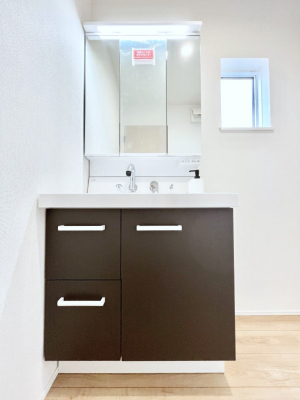 ���ʑ�E���ʏ��@�������P�������`Dressing Room�`�@�Â��Ȃ肪���Ȑ��ʏ�����������ƍ̌��Ɗ��C���\�Ȃ̂ŋC�����悭���g�������܂��B�O�ʋ��^�C�v�̐��ʑ�͋������[�ŎU�炩�肪���Ȑ��ʏ����X�b�L����