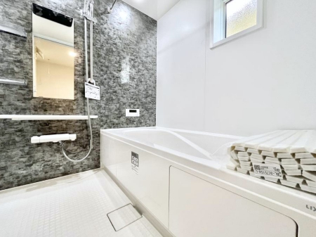 �����@�������Q�������`Bath Room�`�@���t���̃o�X���[���́A�̌������薾�邭�C�����̗ǂ���Ԃł��B�������邱�ƂŁA���C�����ǍD�B������芰����o�X���[���ŁA�����̃o�X�^�C�����y���݂ɂȂ肻���ł��B