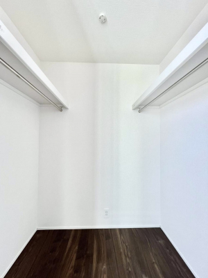 ���̑��@�������Q�������`Walk-in Closet�`�@��������̗m���������Ă��V���ɂȂ�ɂ����E�H�[�N�C���N���[�[�b�g�B�m���ȊO�ɂ��A���i�g��Ȃ��Ɠd��X�[�c�P�[�X�A�X�g�b�N�i�Ȃǉ��ł��Еt����������Ԃł��B