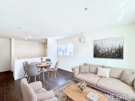 ���r���O�@�������Q�������`Living�`�@�Ƒ��̉�b��Ί炪�s���������r���O�ł��B�傫�ȃ\�t�@��_�C�j���O�e�[�u���ł������H���������肭�났�����􂻂�Ȗ������������Ԃł��I���Ƌ��CG�ł�