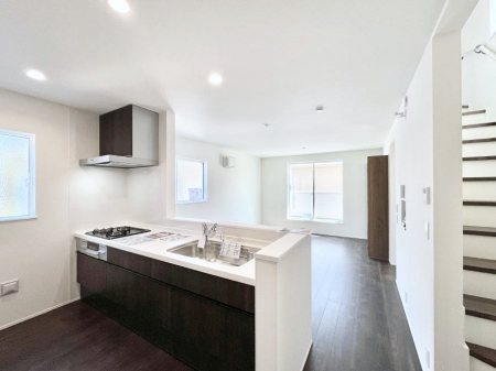 �L�b�`���@�������Q�������`Kitchen�`�@�u���������͉�����낤�v����ȃL�b�`���Ȃ�v�������藿�����ł����Ⴂ�܂��B�L�b�`������̓��r���O����]�ł��܂��B�Ƒ����Ȃ��邨�Ƃ������ɂ������܂��B