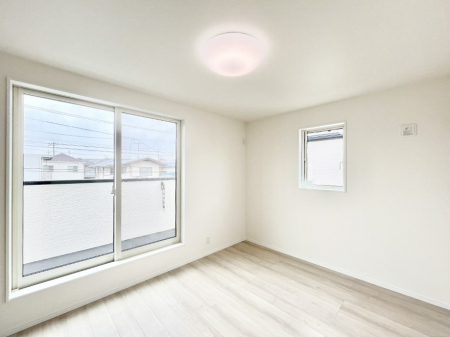 ���̑����ρ@�����`Bed Room�`�@2�ʍ̌����m�ۂ������邢�����́A���ʂ����ǂ��A��ϋ��S�n�̗ǂ���ԂƂȂ��Ă���܂��B�u�₩�ȕ��������ċN���钩�́A���K�����̎n�܂�ɁI���������ʕ����ƂĂ��ǂ��Z�܂���