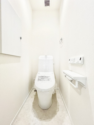 �g�C���@�����`Toilet�`�@�Y��E�X�b�L���E���K�ȃE�H�V�����b�g�t�g�C���ł��낰���Ԃł��B�g�C���͖����g�킴��𓾂Ȃ����́B����������ۂ������ł��ˁB�g�C����2��������̂Œ��̍��G���ɕ֗��ł��I