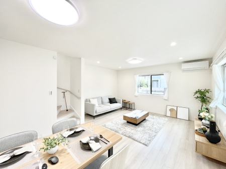 ���̑����ρ@�����`Living�`�@���r���O�ɊK�i�̂���Ԏ��ł���Ƒ��̃R�~���j�P�[�V�������X���[�Y�Ɏ��܂��ˁ��Ƃ肠���炵�ƐS�n�悢�Z�����a���ґ�Ȏ��Ԃ����Ƒ��݂�Ȃł��߂����������B