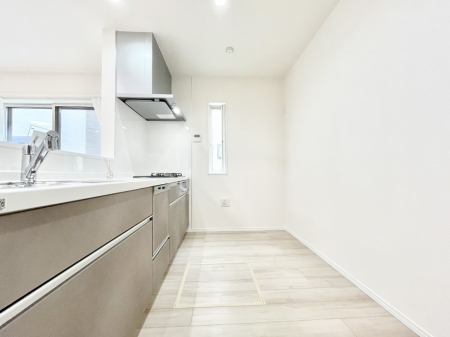 �L�b�`���@�����`Kitchen�`�@���R�������鑋�̂���L�b�`���������g���ꏊ�����炱���A�g��������l�����܂����B�������Ƃ����L�b�`���R�[�i�[�͎����L���Ȏd�オ��ƂȂ��Ă���܂��B