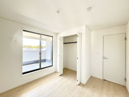 �Q���@�������P�������`Bed Room�`  �S�����ɂ͎��[�N���[�[�b�g�������I���i�g���̂��m���⏬���͂������A�G�ߕ��̂��m���Ȃǂ���������Ɛ������ڂ����܂������܂��B  ������Ԃ��L���g�p�ł��܂��ˁB