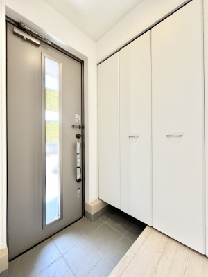 ���ց@�������P�������`Entrance�`�@�Ƃ̒��ł��q�l���}����ŏ��̏ꏊ�ł��錺�ւ́A�Ƃ̈�ۂ��̂��̂ł��I�L�x�Ȍ��֎��[�ŁA����Y��ɕۂ��Ƃ��o���܂��􌺊ւɂ͂����Ղ���[�̉��ʔ��������I