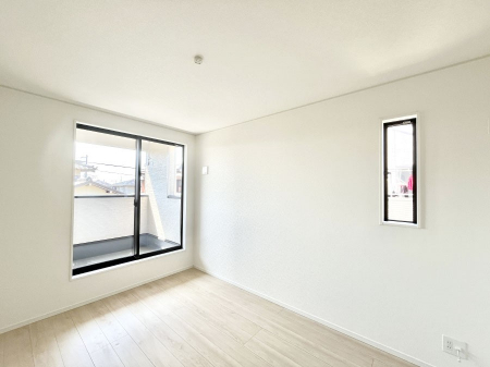 �q�������@�������Q�������`Bed Room�`�@�q�������͂��q�l�ɂƂ��đ�Ϗd�Ȗ���������܂��B�q����l�ŉ߂�����Ԃ�^���邱�ƂŁA�h���׋����Ԃ����R�Ƒ����܂����畔���̕Еt����|���Ȃǂ��������ƂɌq����܂��B