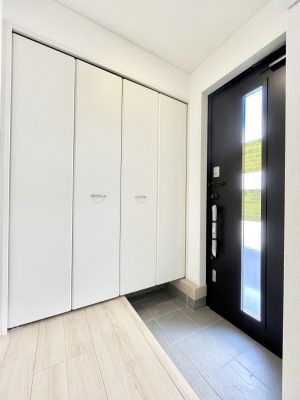 ���ց@�������Q�������`Entrance�`�@�Ƃ̒��ł��q�l���}����ŏ��̏ꏊ�ł��錺�ւ́A�Ƃ̈�ۂ��̂��̂ł��I�L�x�Ȍ��֎��[�ŁA����Y��ɕۂ��Ƃ��o���܂��􌺊ւɂ͂����Ղ���[�̉��ʔ��������I