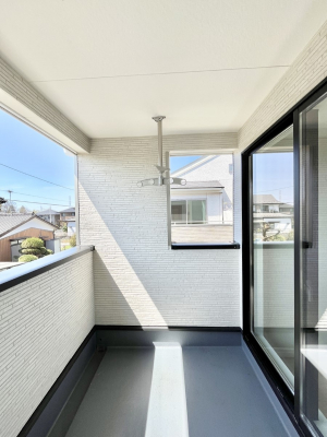 �o���R�j�[�@�������Q�������`Balcony�`  �o���R�j�[�͉������z���������݁A���z�c����󕨂��C�����悭�������Ƃ��ł��܂��B�g���₷���J���I�ȃo���R�j�[�ł����z�����������Ղ�~�蒍���A�o���R�j�[�t���Z�܂��B  