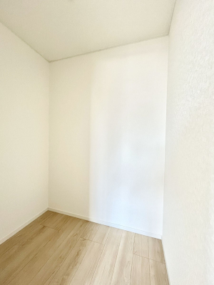 ���̑��@�������Q�������`Walk-in Closet�`�@��������̗m���������Ă��V���ɂȂ�ɂ����E�H�[�N�C���N���[�[�b�g�B�m���ȊO�ɂ��A���i�g��Ȃ��Ɠd��X�[�c�P�[�X�A�X�g�b�N�i�Ȃǉ��ł��Еt����������Ԃł��B