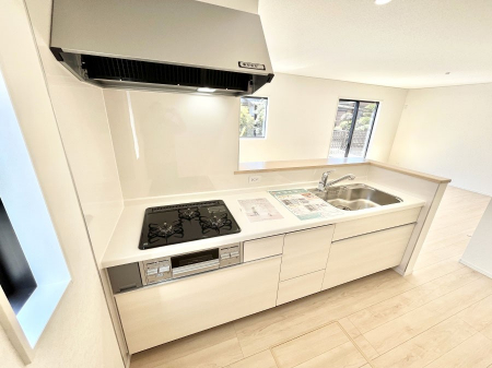 �L�b�`���@�������Q�������`Kitchen�`�@�u���������͉�����낤�v����ȃL�b�`���Ȃ�v�������藿�����ł����Ⴂ�܂��B�L�b�`������̓��r���O����]�ł��܂��B�Ƒ����Ȃ��邨�Ƃ������ɂ������܂��B