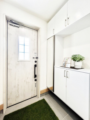 ���ց@������A�������`Entrance�`�@�Ƃ̒��ł��q�l���}����ŏ��̏ꏊ�ł��錺�ւ́A�Ƃ̈�ۂ��̂��̂ł��I�L�x�Ȍ��֎��[�ŁA����Y��ɕۂ��Ƃ��o���܂��􌺊ւɂ͂����Ղ���[�̉��ʔ��������I