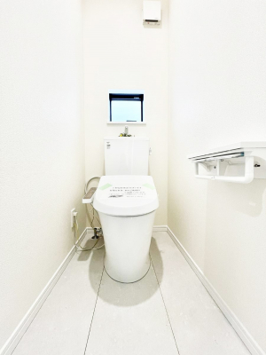 �g�C���@������A�������`Toilet�`�@�������̂��鐅����g�C���̓E�H�V�����b�g�t���ł����g�C���͖����g�킴��𓾂Ȃ����́B����������ۂ������ł��ˁB�g�C����2��������̂Œ��̍��G���ɕ֗��ł��I