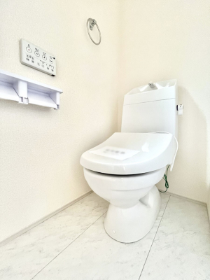 �g�C���@�g�C����1�K��2�K���ꂼ��ɔz�u����Ă��ĂƂĂ��֗��ł��B 