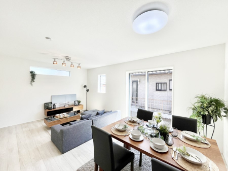 ���r���O�@�傫�ȑ����炽���Ղ�̗z���ƕ����������郊�r���O