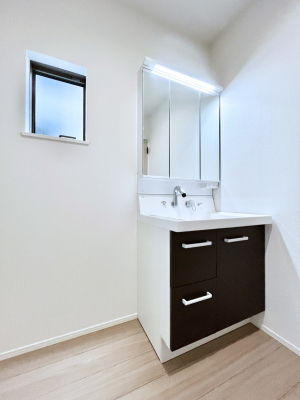 ���̑��@�����`Dressing Room�`  ����������F�����œ��ꂳ��Ă���ƁA�X�b�L���Ɛ�������ۂ������܂��B  ���̗��ɂ͂����Ղ�Ǝ��[�X�y�[�X��W�������I  �����́A�V���v�����@�\�����d�����āB