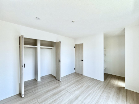 ���̑����ρ@�����`Bed Room�`  �u��������������l�v�Ƃ��v�w�ł�����肭�낰��Q���B  �����̉Ǝ��₨�d���ɔ�ꂽ���̓t�J�t�J�̃x�b�g�Ŗ�����Ă��������B�{�I�������Ă����K�ȍL����������