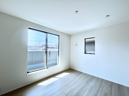 �Q���@�����`Bed Room�`�@2�ʍ̌����m�ۂ������邢�����́A���ʂ����ǂ��A��ϋ��S�n�̗ǂ���ԂƂȂ��Ă���܂��B�u�₩�ȕ��������ċN���钩�́A���K�����̎n�܂�ɁI���������ʕ����ƂĂ��ǂ��Z�܂���