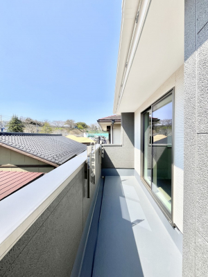 �o���R�j�[�@�����`Balcony�`  �o���R�j�[�͉������z���������݁A���z�c����󕨂��C�����悭�������Ƃ��ł��܂��B  �g���₷���J���I�ȃo���R�j�[�ł����z�����������Ղ�~�蒍���A�o���R�j�[�t���Z�܂��B  