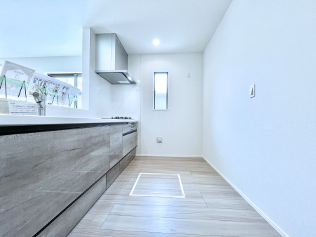 �L�b�`���@�����`Kitchen�`�@���R�������鑋�̂���L�b�`���������g���ꏊ�����炱���A�g��������l�����܂����B�������Ƃ����L�b�`���R�[�i�[�͎����L���Ȏd�オ��ƂȂ��Ă���܂��B