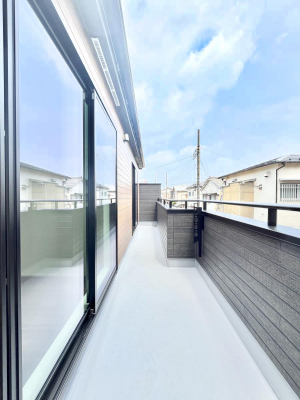 �o���R�j�[�@�����`Balcony�`  �o���R�j�[�͉������z���������݁A���z�c����󕨂��C�����悭�������Ƃ��ł��܂��B  �g���₷���J���I�ȃo���R�j�[�ł����z�����������Ղ�~�蒍���A�o���R�j�[�t���Z�܂��B  