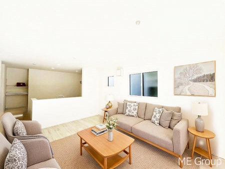 ���r���O�@�����`Living�`�@�Ƒ��̉�b��Ί炪�s���������r���O�ł��B�q���������Ă�p�����Ȃ���A�傫�ȃ\�t�@��_�C�j���O�e�[�u���ł������H���������肭�났�����􂻂�Ȗ������������Ԃł��I���Ƌ��CG�ł�