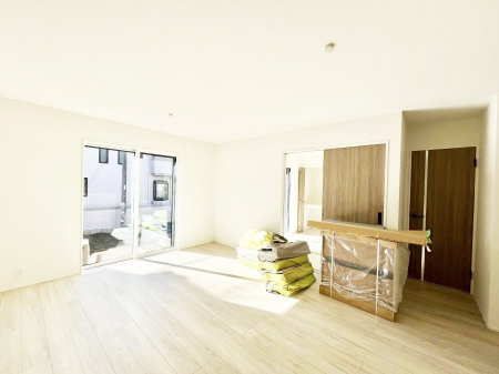 ���̑����ρ@�����`Living�`�@�L���ȗz�������̏ꏊ���Ƃ炵�����B�����邱�̋�Ԃ݂͂�Ȃ̏Ί炪�W���ꏊ�A����Y��A���邱�Ƃ̂Ȃ����킢���Ȃ���b���y���ގ��ԁA��������̎v�����Ԃ���ꏊ�B