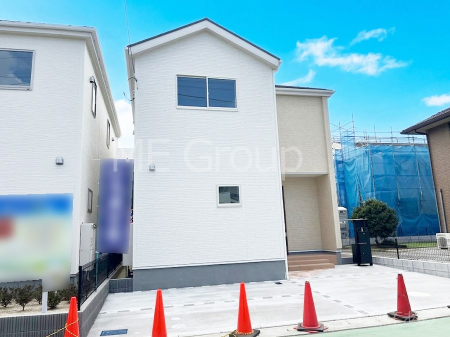 ���n�O�ώʐ^�@�O�ρ�10�������`Exterior�`�@���X�����Ȃ���A�咣���߂����ǂ����]�T������������V���[�v�ȃt�H�����ŘȂޓ@��́A���V�̋�ƏƂ炵���킹�鎖�ŁA�{������ׂ������`�̎p�������Ă���܂��B