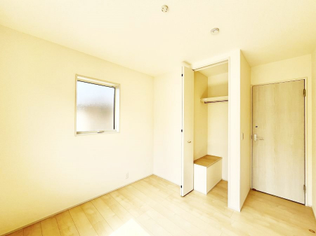 �Q���@������10�������`Bed Room�`  �����ɂ͎��[�N���[�[�b�g�������I���i�g���̂��m���⏬���͂������A�G�ߕ��̂��m���Ȃǂ���������Ɛ������ڂ����܂������܂��B  ������Ԃ��L���g�p�ł��܂��ˁB