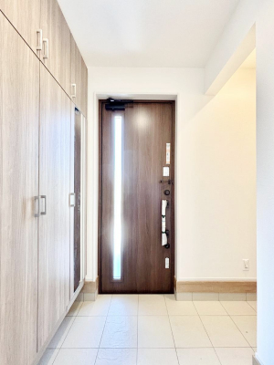 ���ց@�����`Entrance�`�@�Ƃ̒��ł��q�l���}����ŏ��̏ꏊ�ł��錺�ւ́A�Ƃ̈�ۂ��̂��̂ł��I�L�x�Ȍ��֎��[�ŁA����Y��ɕۂ��Ƃ��o���܂��􌺊ւɂ͂����Ղ���[�̉��ʔ��������I