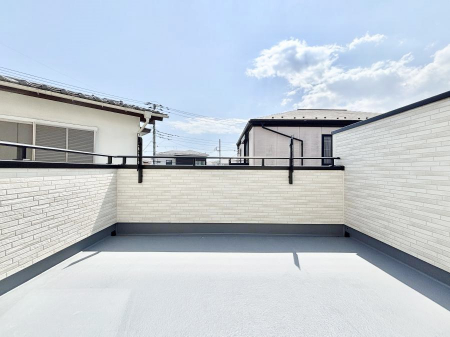 �o���R�j�[�@�����`Balcony�`  �o���R�j�[�͉������z���������݁A���z�c����󕨂��C�����悭�������Ƃ��ł��܂��B  �g���₷���J���I�ȃo���R�j�[�ł����z�����������Ղ�~�蒍���A�o���R�j�[�t���Z�܂��B  