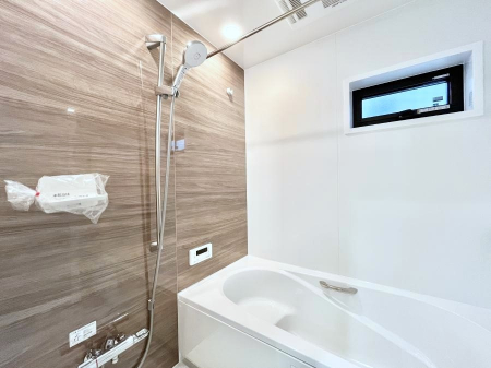 �����@�������Q�������`Bath Room�`�@���t���̃o�X���[���́A�̌������薾�邭�C�����̗ǂ���Ԃł��B�������邱�ƂŁA���C�����ǍD�B������芰����o�X���[���ŁA�����̃o�X�^�C�����y���݂ɂȂ肻���ł��B