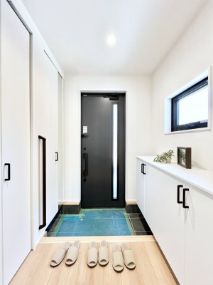 ���ց@�������Q�������`Entrance�`�@�Ƃ̒��ł��q�l���}����ŏ��̏ꏊ�ł��錺�ւ́A�Ƃ̈�ۂ��̂��̂ł��I�L�x�Ȍ��֎��[�ŁA����Y��ɕۂ��Ƃ��o���܂��􌺊ւɂ͂����Ղ���[�̉��ʔ��������I