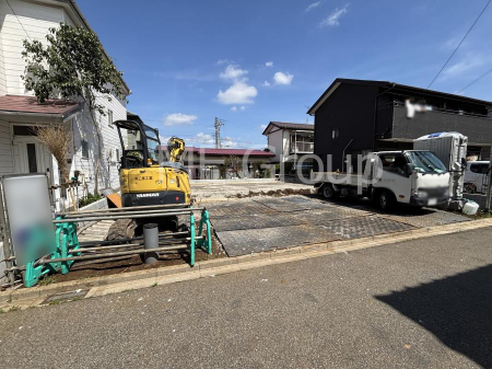 ���n�O�ώʐ^�@�O�ρ`Exterior�`  �ՐÂȏZ��n�Ŏq��ĉƑ��Ƀs�b�^���B  �����̂��U�������K�ȗ΂Ɍb�܂ꂽ�G���A�ŁA���R�ɕ�܂ꂽ���₩�ȕ�炵���������邽�߂́A��Ƃ肠��Z���������Ă��܂��B