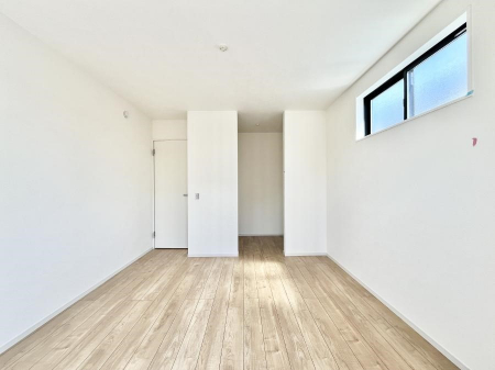 �Q���@�����`Bed Room�`�@�u��������������l�v�Ƃ��v�w�ł�����肭�낰��Q���B�����̉Ǝ��₨�d���ɔ�ꂽ���̓t�J�t�J�̃x�b�g�Ŗ�����Ă��������B�e���r��{�I�������Ă����K�ȍL����������