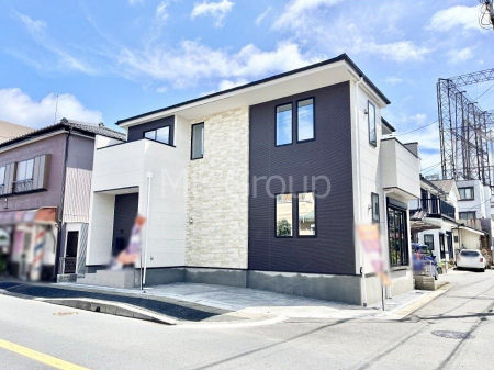 ���n�O�ώʐ^�@�O�ρ`Exterior�`  �ՐÂȏZ��n�Ŏq��ĉƑ��Ƀs�b�^���B  �����̂��U�������K�ȗ΂Ɍb�܂ꂽ�G���A�ŁA���R�ɕ�܂ꂽ���₩�ȕ�炵���������邽�߂́A��Ƃ肠��Z���������Ă��܂��B