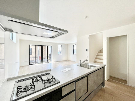 �L�b�`���@�����`Kitchen�`  ���r���O�����n����J�E���^�[�L�b�`���B  ���������Ȃ���Ƒ��ƃR�~���j�P�[�V�������Ƃ�邾���łȂ��A�傫�ȊJ���������邱�Ƃ��ł��܂��B  ���q�l�̐����������邱�Ƃ��ł��܂��ˁI