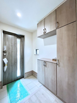���ց@������B�������`Entrance�`�@�Ƃ̒��ł��q�l���}����ŏ��̏ꏊ�ł��錺�ւ́A�Ƃ̈�ۂ��̂��̂ł��I�L�x�Ȍ��֎��[�ŁA����Y��ɕۂ��Ƃ��o���܂��􌺊ւɂ͂����Ղ���[�̉��ʔ��������I