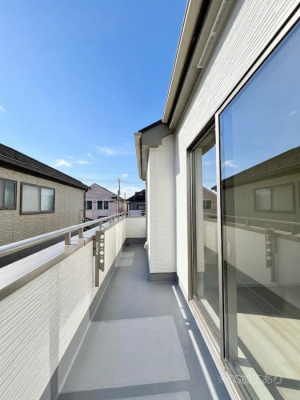 �o���R�j�[�@������B�������`Balcony�`  �o���R�j�[�͉������z���������݁A���z�c����󕨂��C�����悭�������Ƃ��ł��܂��B�g���₷���J���I�ȃo���R�j�[�ł����z�����������Ղ�~�蒍���A�o���R�j�[�t���Z�܂��B  