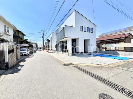 ���n�O�ώʐ^�@�O�ρ`Exterior�`�@�O�ʓ��H�F�� 5.1m �����A�� 4.5m �����@��w�̈�ˌ��Ă𒆐S�Ƃ����X���݂����R�Ƒ����A���ӂ͍��������������Ă��Ȃ��̂ŁA�΂̑����ՐÂȎ����������ł��B