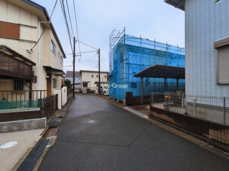 ���n�O�ώʐ^�@�`Exterior�`�@�O�ʓ��H�F�� 5m �����@�O�ʓ��H�͊ՐÂȏZ��n���͂���Ԓʂ�̏��Ȃ����H�B���Ԃ̏o��������炭�炭�ł��I���s���_�E���n���w�̂���]�́A���C�y�ɂ��₢���킹���������I