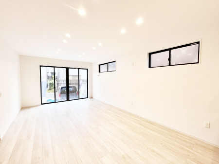 ���r���O�@�傫�ȑ����炽���Ղ�̗z���ƕ����������郊�r���O