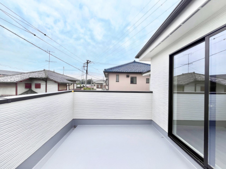 �o���R�j�[�@�����`Balcony�`  �o���R�j�[�͉������z���������݁A���z�c����󕨂��C�����悭�������Ƃ��ł��܂��B  �g���₷���J���I�ȃo���R�j�[�ł����z�����������Ղ�~�蒍���A�o���R�j�[�t���Z�܂��B  