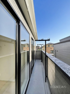 �o���R�j�[�@�������Q�������`Balcony�`�@�傫�ȋ�Ɉ͂܂ꂽ�C�����̂����ƁB�o���R�j�[��`�������ň��|�I�ȊJ�����ɕ�܂�܂��B�o���R�j�[�͗z���������݂��z�c����󕨂��C�����悭�������Ƃ��ł��܂��B