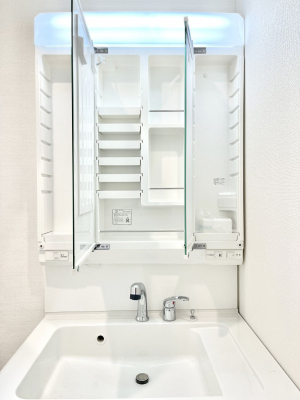 ���̑����ρ@�O�ʋ��̗��ɁA���ϕi��q���p�i�Ȃǂ����[�\�B���ʑ����������ƕۂ��܂��I