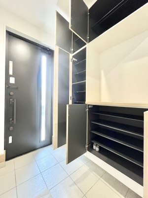 ���̑����ρ@�����Ղ���[�ł���V���[�Y�{�b�N�X�ŉƑ��S���̌C���A���ւ�������B  