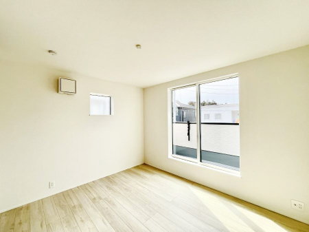 �Q���@�����`Bed Room�`�@�u��������������l�v�Ƃ��v�w�ł�����肭�낰��Q���B�����̉Ǝ��₨�d���ɔ�ꂽ���̓t�J�t�J�̃x�b�g�Ŗ�����Ă��������B�{�I�������Ă����K�ȍL����������