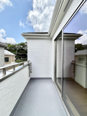 �o���R�j�[�@�����`Balcony�`  �o���R�j�[�͉������z���������݁A���z�c����󕨂��C�����悭�������Ƃ��ł��܂��B  �g���₷���J���I�ȃo���R�j�[�ł����z�����������Ղ�~�蒍���A�o���R�j�[�t���Z�܂��B  